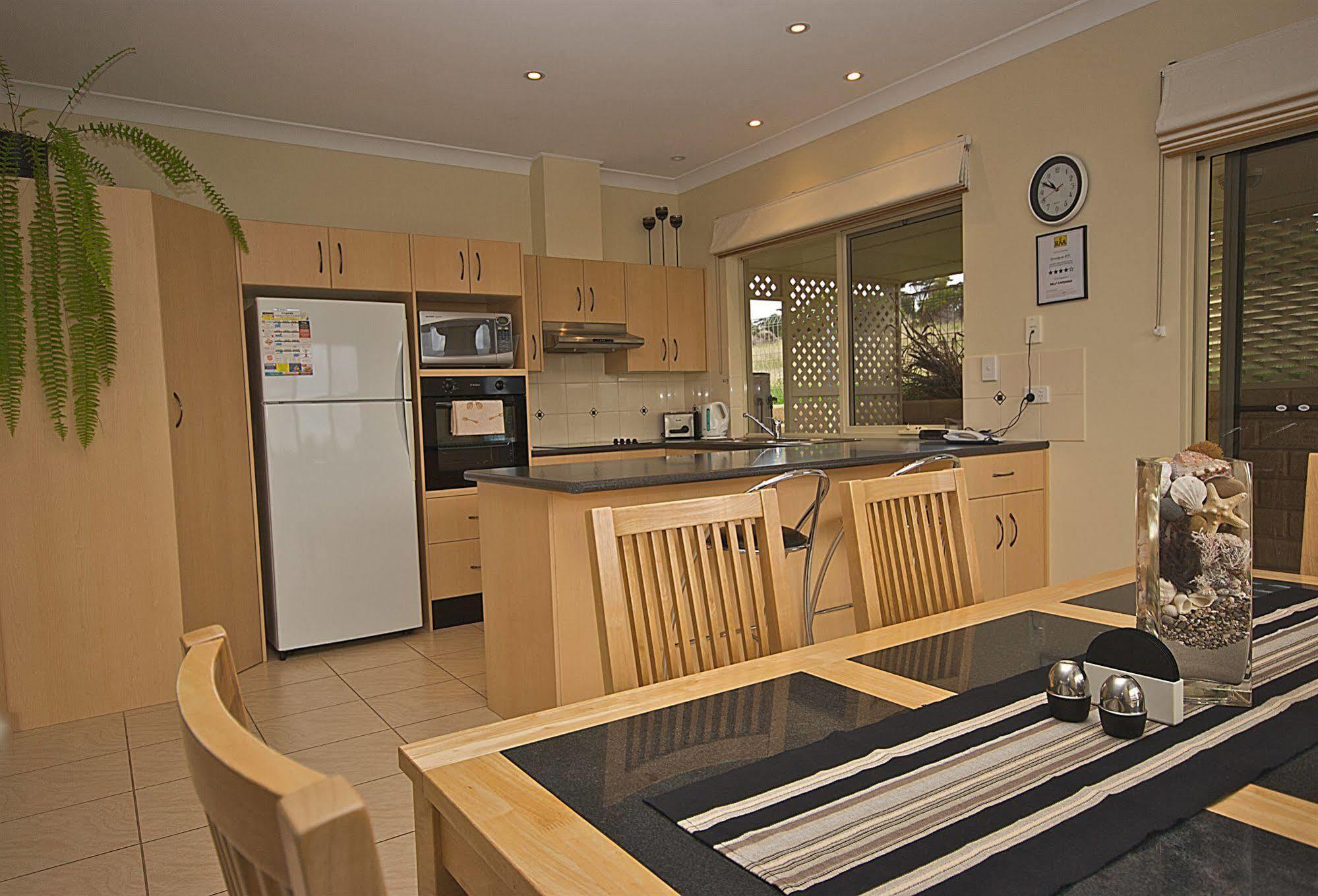 Searenity Holiday Accommodation Emu Bay Buitenkant foto